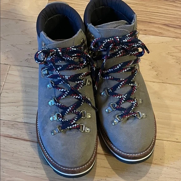 Moncler Blanche Boots with Sparkle - Picture 4 of 8